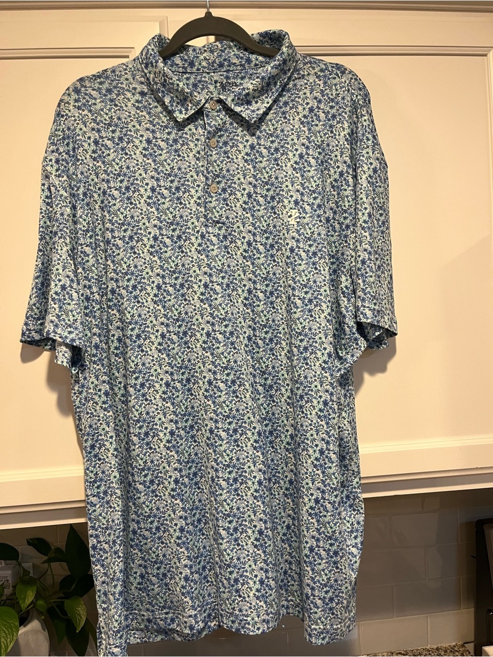 Izod XL Blue and White Floral Polo golf Shirt